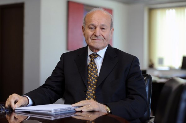 Grine veut faire annuler le « rachat » d’El Khabar par Rebrab