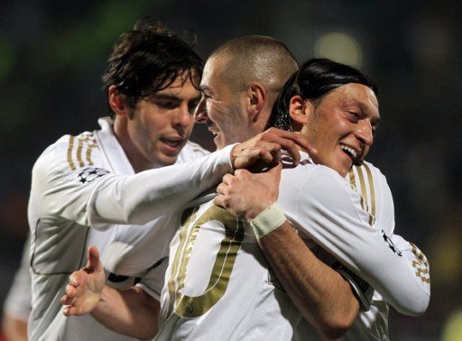 Football. Ligue des champions : Doublé pour Benzema, Mesbah sur la route de Messi