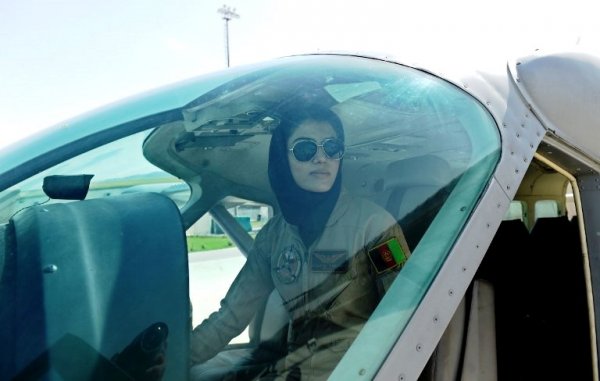 Niloofar Rahmani, la première femme pilote d’Afghanistan