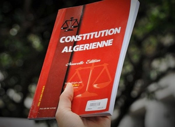 La nouvelle Constitution entre officiellement en vigueur
