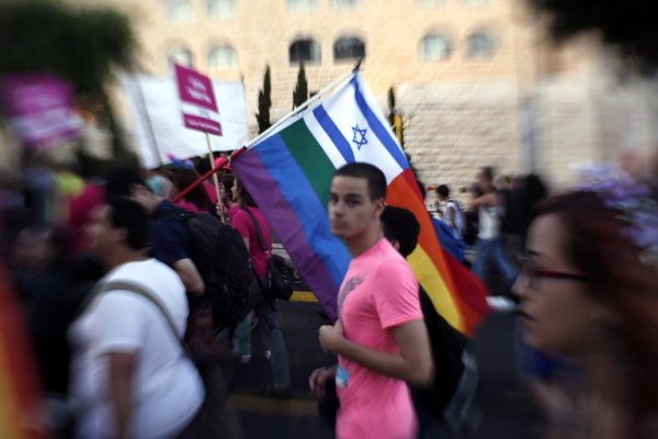  Un extrémiste juif blesse six personnes à la Gay Pride de Jérusalem