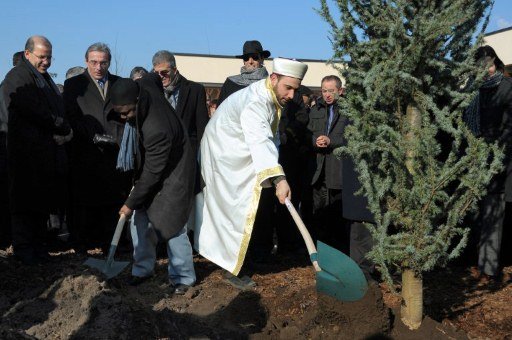 France. Inauguration du premier cimetière musulman