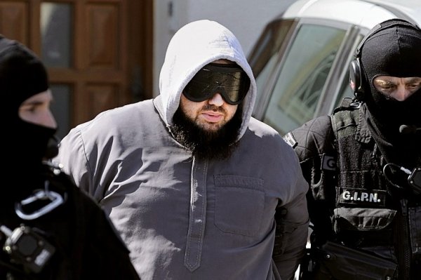 Neuf ans de prison pour le fondateur de Forsane Alizza