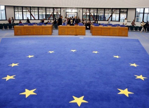 Pas de voile à l’hôpital : la Cour européenne des droits de l’Homme valide la décision française