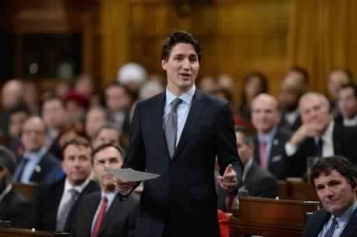 (Vidéo) Trudeau joint les actes à la parole en annonçant l’arrivée des premiers réfugiés