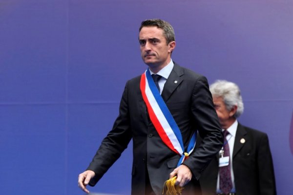 Un maire d’arrondissement FN interdit l’usage d’une langue autre que le français