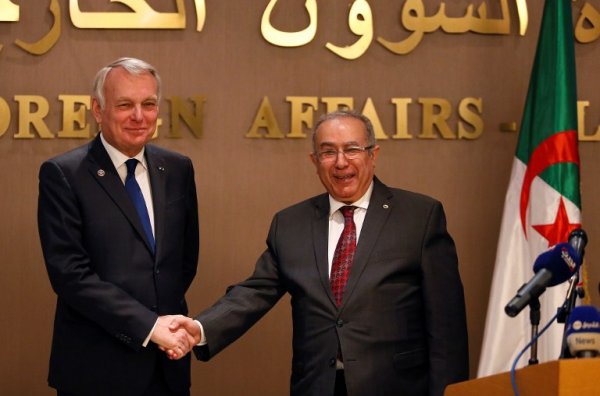 Ayrault à Alger pour appuyer la « paix et la stabilité dans la région »