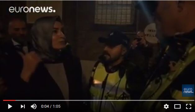  La ministre turque de la famille expulsée des Pays-Bas