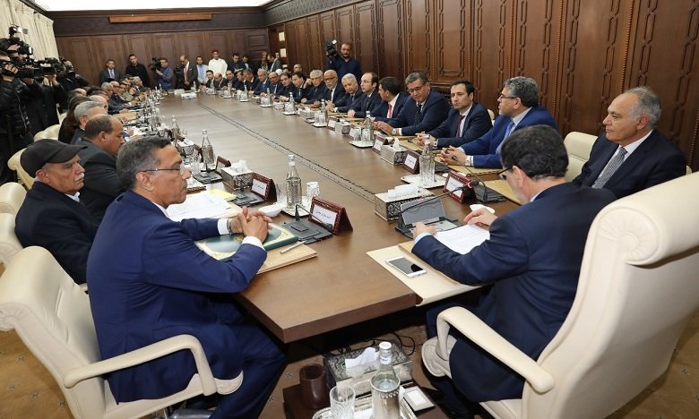 Le gouvernement, les syndicats et le patronat signent un accord social