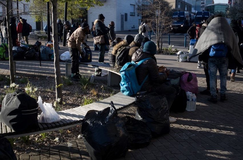 Coronavirus : un 1er campement de migrants évacué