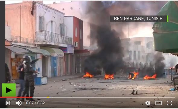  Tunisie: heurts entre forces de l’ordre et manifestants près de la Libye