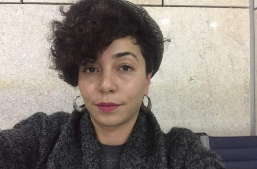 La journaliste Ager Oueslati détenue à l’aéroport a été autorisée à rentrer chez elle à Alger
