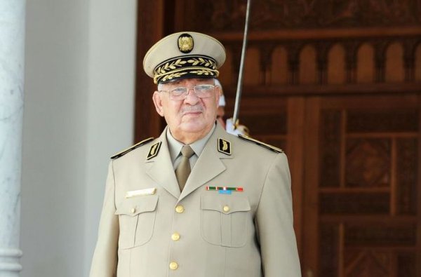 Nezzar traite Gaïd Salah de « militaire fruste et mégalomane »