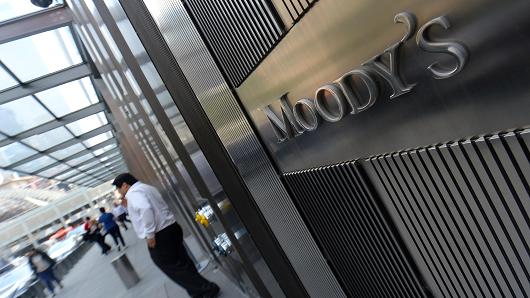Moody’s rétrograde la note de la Tunisie à B1, avec perspective négative
