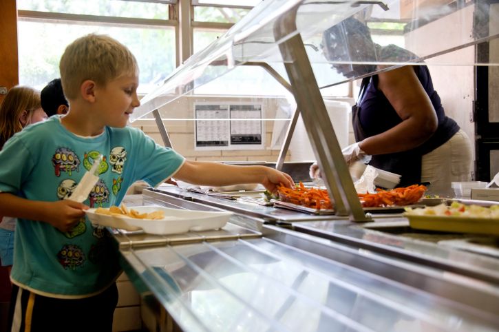 Lila, 9 ans, forcée de manger de la viande à la cantine par un enseignant