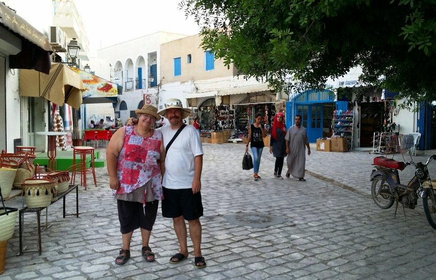 « En Suisse, on survivait. Ici, on vit sans rien se refuser », Claudine et Alain, deux immigrés suisses à Djerba
