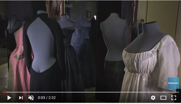 « tenue correcte exigée » au musée de la mode et du textile à Paris