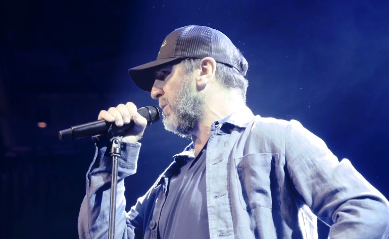À Londres, Eric Cantona apporte son soutien aux enfants réfugiés palestiniens