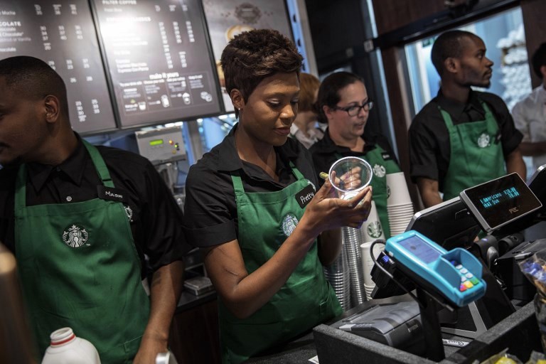 Starbucks embauche des migrants