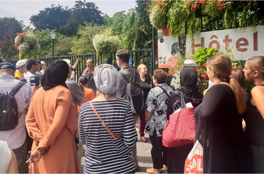 Rassemblement contre cette élue qui a forcé une mariée à se dévoiler