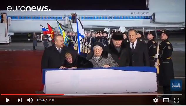  Le corps du diplomate assassiné est arrivé à Moscou