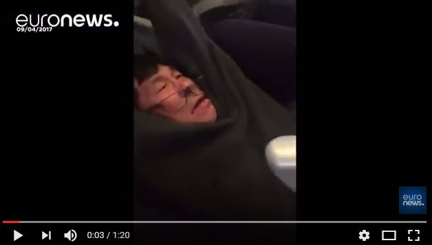  Le passager expulsé avec violence d&rsquo;un avion United devrait poursuivre la compagnie