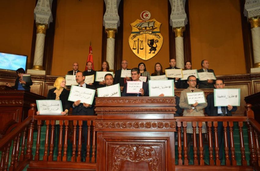 Rocambolesque assemblée générale du Parlement