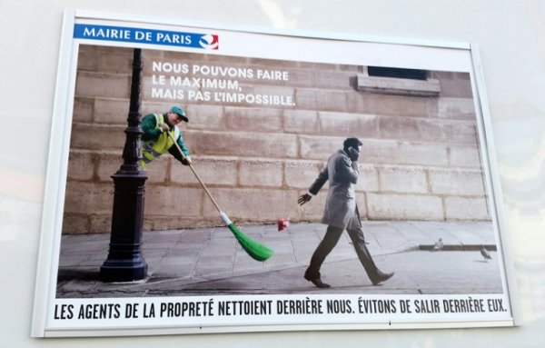 Les cantonniers parisiens : « Avec ces affiches, on inverse les rôles ! »