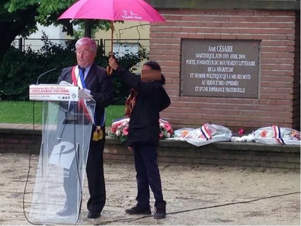 Polémique autour de la photo du garçon au parapluie : le maire de Pierrefitte porte plainte