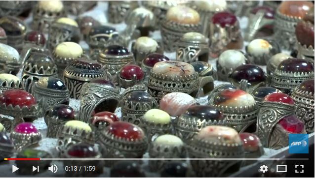  En Irak, les pèlerins reviennent de Najaf bagues aux doigts