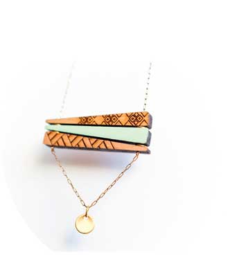  Collier en bois joli