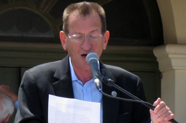 Le maire de Tel-Aviv attribue l’attaque meurtrière contre un café à l’occupation israélienne