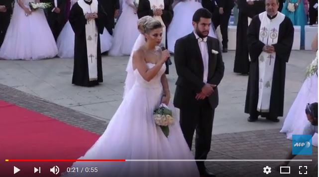 Liban: des dizaines de maronites célèbrent un mariage