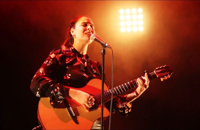  « J’en ai encore des frissons », Nessryne, chanteuse qui a assuré la première partie de Christophe Willem