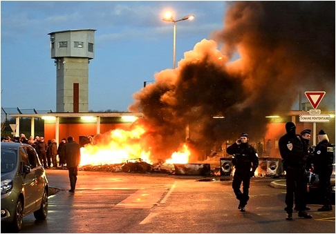 Blocage des prisons : « Il faudra revoir le système de façon profonde, à tête reposée »