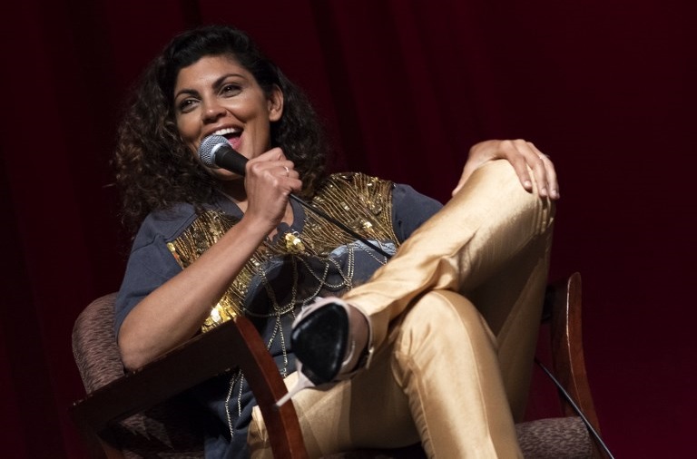  Passez une soirée avec Nawell Madani