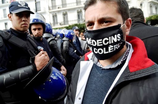 Les médecins résidents marchent à Blida et Oran