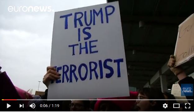  Décret anti-immigrés : un juge fédéral bloque l&rsquo;expulsion des ressortissants « indésirables »