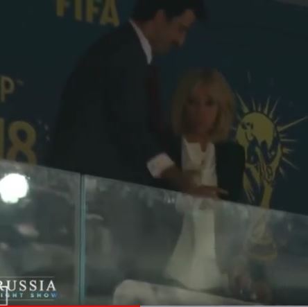 Quand l’émir du Qatar laisse sa place à Brigitte Macron