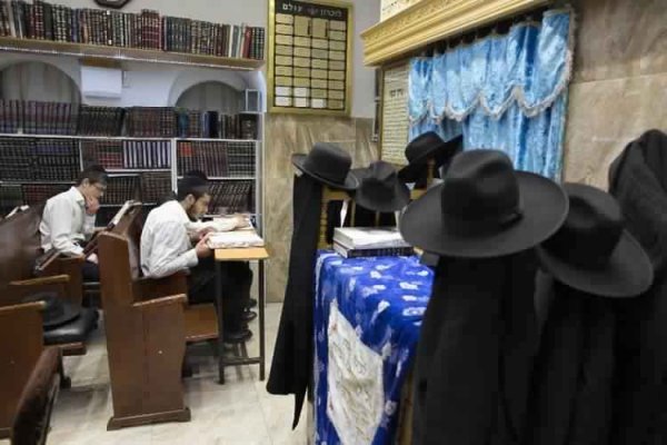 De jeunes Israéliens demandent des comptes à l’Etat pour leur éducation ultra-orthodoxe qu’ils jugent « désastreuse »