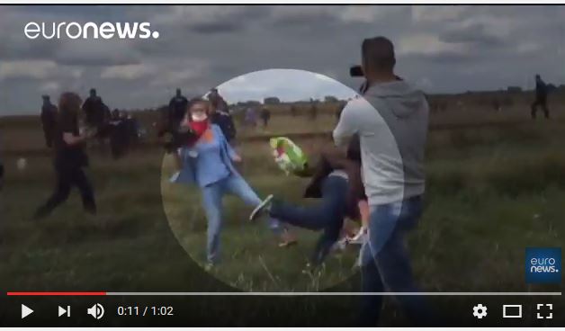  Hongrie : la journaliste qui avait frappé des migrants condamnée