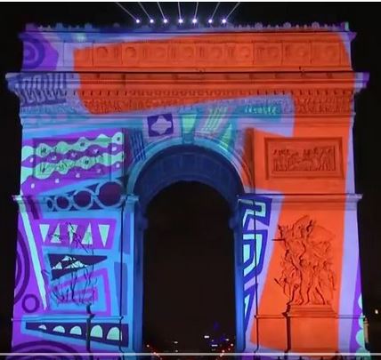 Paris, le spectacle du Nouvel An sur les Champs-Élysées