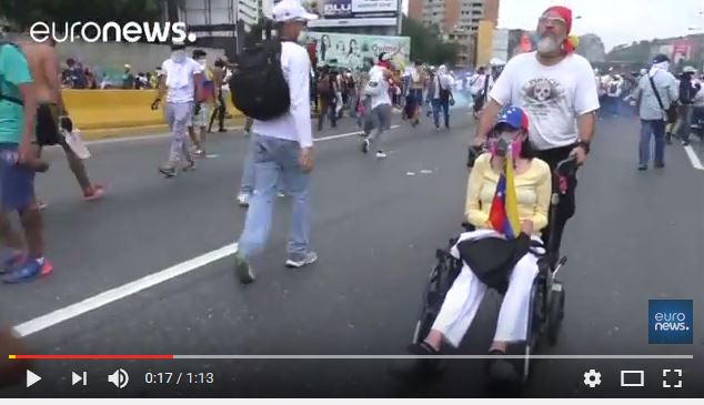 Violence en marge des manifestations monstres contre le président vénézuélien