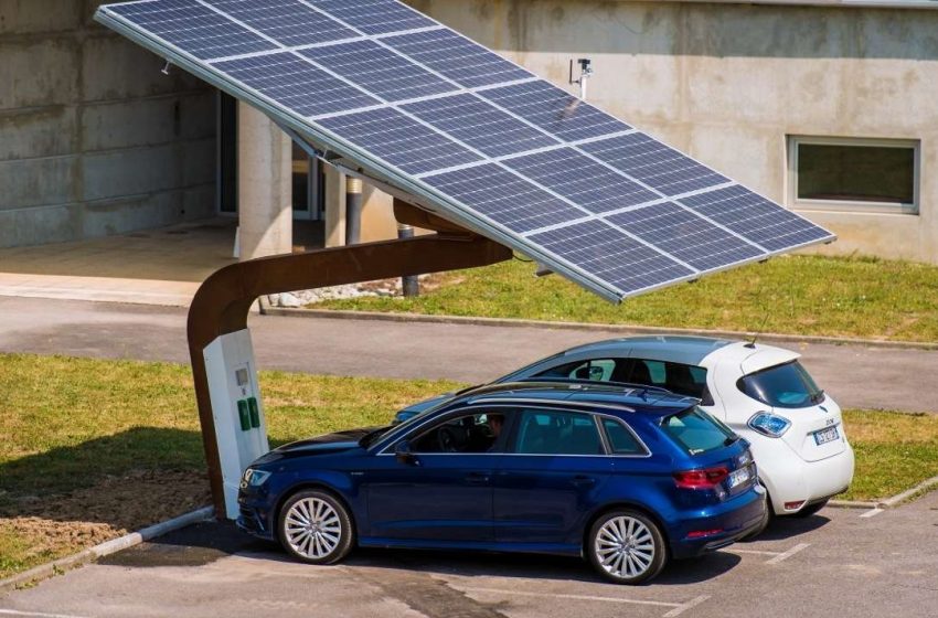 Une première ombrière de recharge de véhicules électriques à l’énergie solaire à Rabat