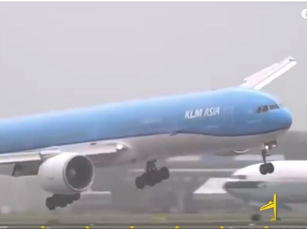 Atterrissages d’avion en catastrophe par mauvais temps