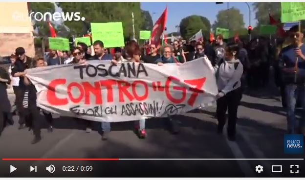  Italie : Heurts entre policiers et manifestants anti-G7.  » Vos guerres sont nos morts »