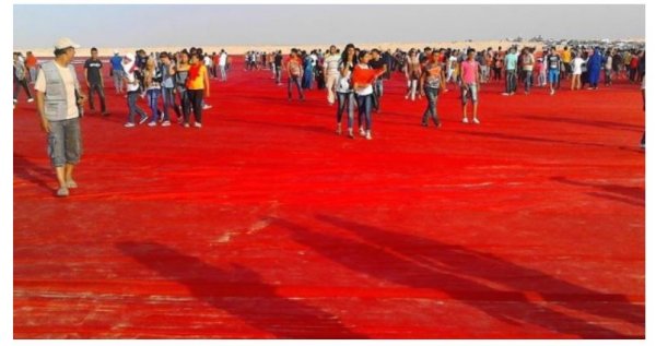 Déployé, le plus grand drapeau au monde ne fait toujours pas l’unanimité