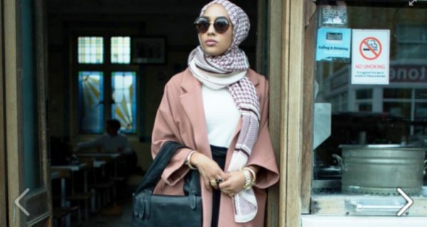  Pour la première fois, une modèle voilée pose pour l’enseigne H&M