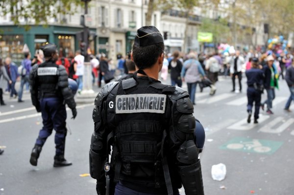 Adama Traoré maintenu sous « le poids » de trois gendarmes