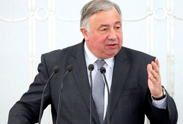 Gérard Larcher prend des cours de langue de bois pour se rendre à Alger
